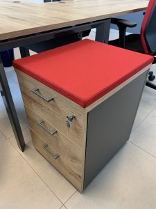 caisson avec assise rouge